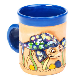Coupe en céramique bleue avec un poisson