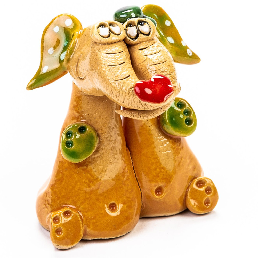 Keramik Minifigur - sitzendes Elefantenpaar mit Herz auf den Rüsseln - gemischte Farben Keramik Minifigur - sitzendes Elefantenpaar mit Herz auf den Rüsseln - gemischte Farben