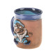 Coupe en céramique bleue avec une coque bleue