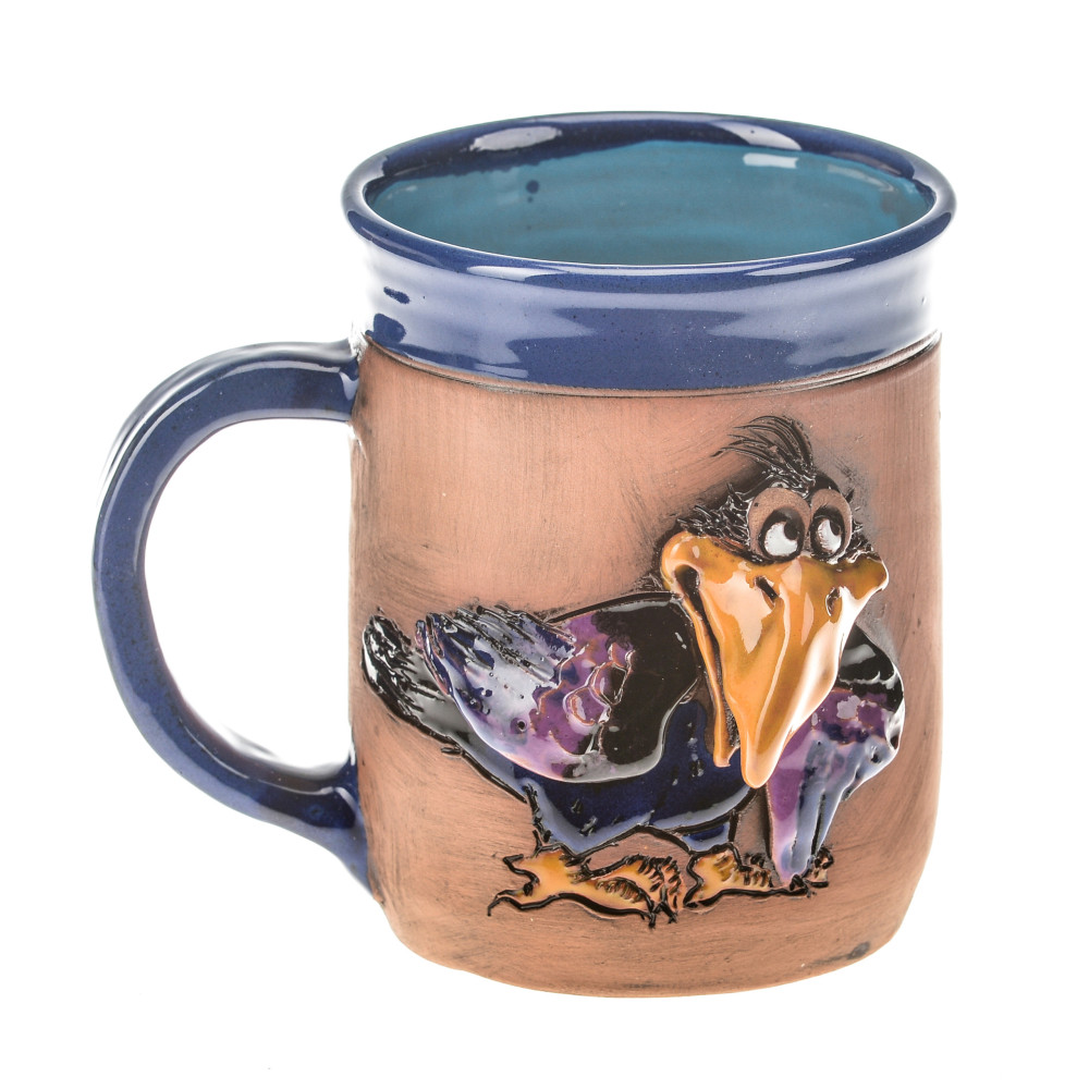 Coupe en céramique bleue avec raven avec ailes pourpres Coupe en céramique bleue avec raven avec ailes pourpres